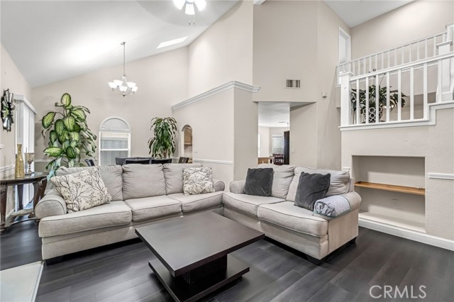 Detail Gallery Image 8 of 41 For 4729 W Cornell, Fresno,  CA 93722 - 4 Beds | 3 Baths