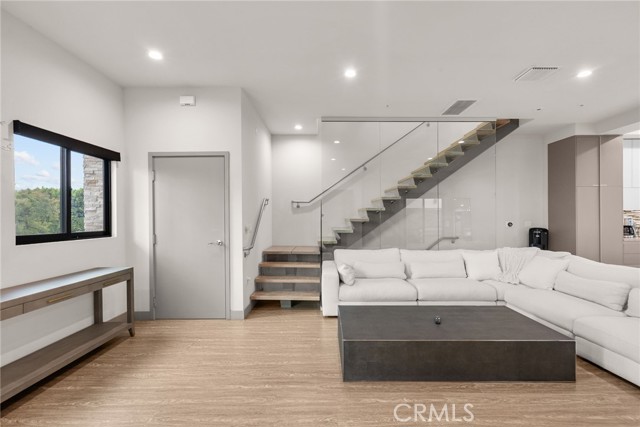 Detail Gallery Image 5 of 37 For 18703 Redwing St, Tarzana,  CA 91356 - 3 Beds | 2/1 Baths