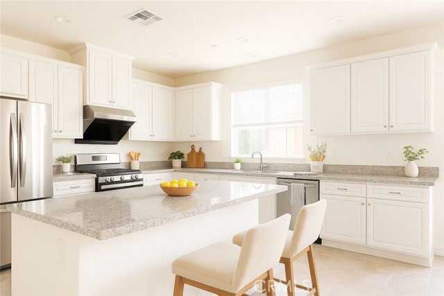 Detail Gallery Image 3 of 12 For 4010 E Catalina St, Ontario,  CA 91761 - 5 Beds | 3 Baths