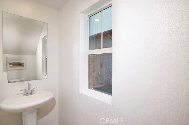 Detail Gallery Image 9 of 30 For 4013 Pomelo Dr, Corona,  CA 92883 - 3 Beds | 2/1 Baths