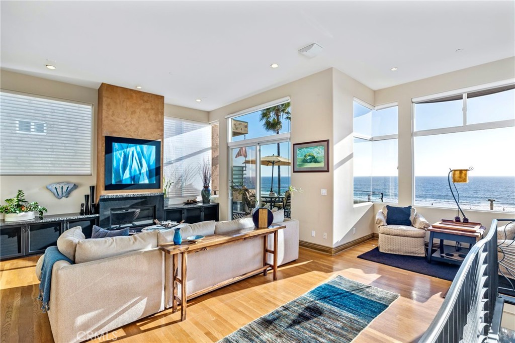 4308 The Strand