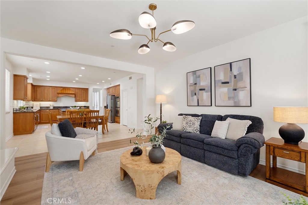 https://media.crmls.org/medias/d0e59be7-1e87-4c89-999c-2e5845fa3323.jpg?preset=X-Large