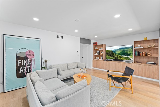 2924 Royal Palm Drive, Costa Mesa CA: https://media.crmls.org/medias/d0e60602-e6cb-490f-aaab-f17b3991e0cb.jpg