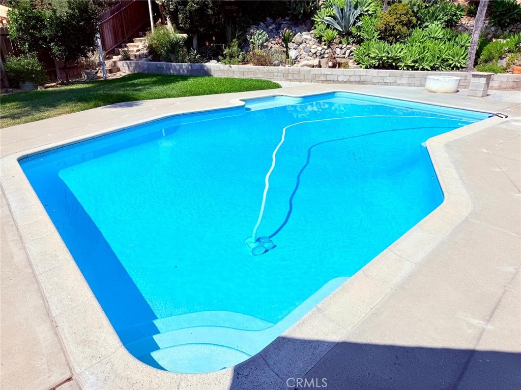 https://media.crmls.org/medias/d0e61f04-f796-47ba-a454-88ea2f0d64c5.jpg?preset=X-Large