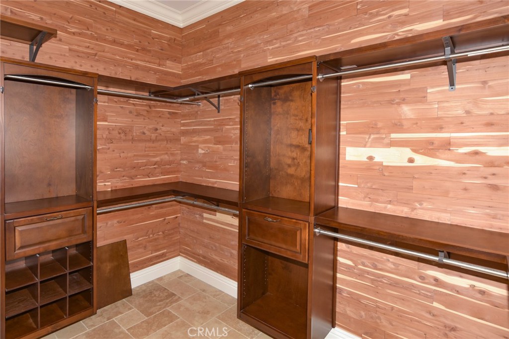 https://media.crmls.org/medias/d0e68580-1b16-4d32-b0f7-02f443736d7b.jpg?preset=X-Large