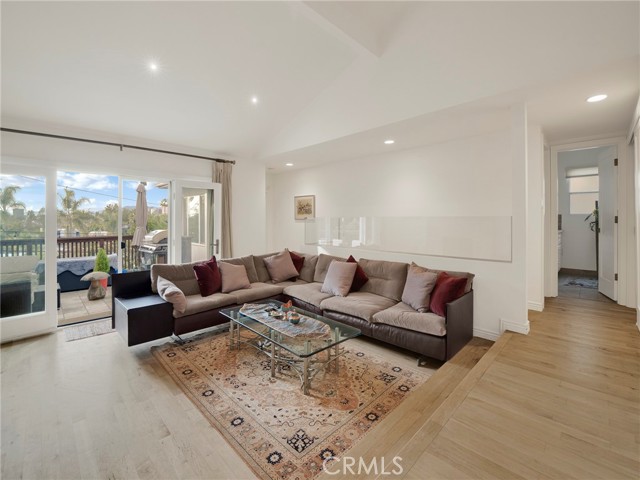 Detail Gallery Image 8 of 27 For 10335 Orton Ave, Los Angeles,  CA 90064 - 3 Beds | 2/1 Baths