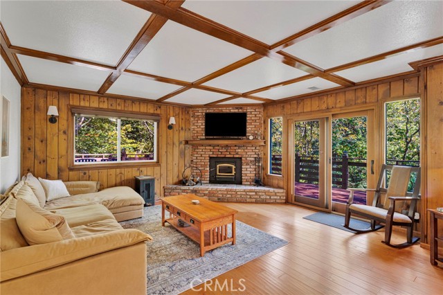 915 Trinity, Lake Arrowhead, CA 92352