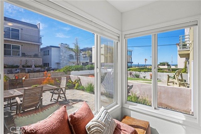 Detail Gallery Image 5 of 49 For 33 16th St, Hermosa Beach,  CA 90254 - 4 Beds | 4 Baths