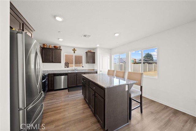 Detail Gallery Image 3 of 43 For 731 Winding Trl, San Jacinto,  CA 92582 - 4 Beds | 3 Baths