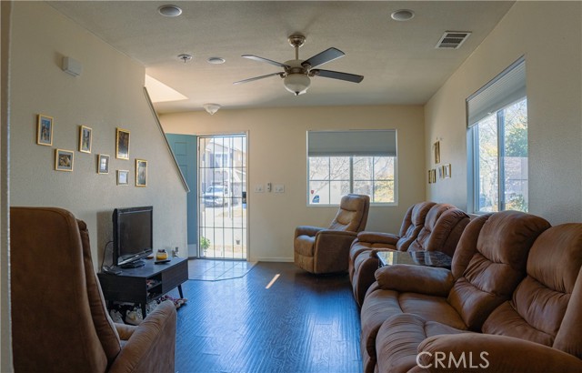 Detail Gallery Image 4 of 24 For 4376 Mathias Way, Merced,  CA 95348 - 3 Beds | 2/1 Baths