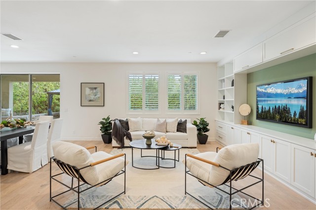 287 Barnes Road, Tustin CA: https://media.crmls.org/medias/d0eaf5fc-2736-4eb2-a6f0-64d063084780.jpg
