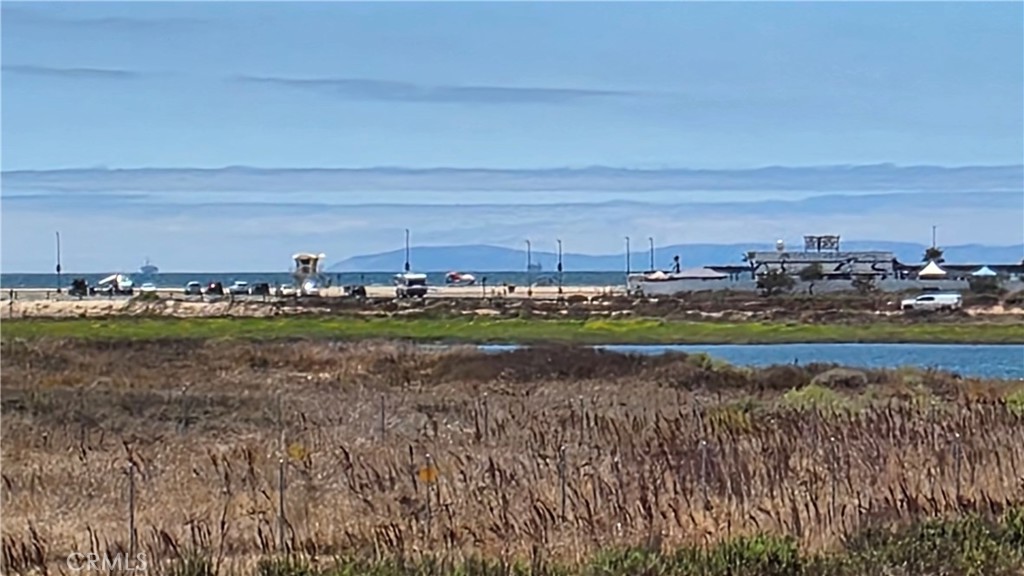 https://media.crmls.org/medias/d0ec29c6-b94d-4b2b-b62c-d75d3c21b593.jpg?preset=X-Large