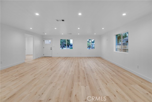6513 San Miguel Street, Paramount CA: https://media.crmls.org/medias/d0ed7b6e-ed7e-4a21-9884-df3139357253.jpg