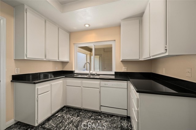 23392 Caminito Basilio, Laguna Hills CA: https://media.crmls.org/medias/d0edc192-50ad-417b-b941-e9e3ff18596c.jpg
