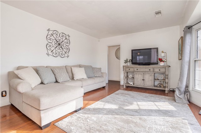 Detail Gallery Image 4 of 33 For 12560 Mineola St, Pacoima,  CA 91331 - 3 Beds | 1 Baths