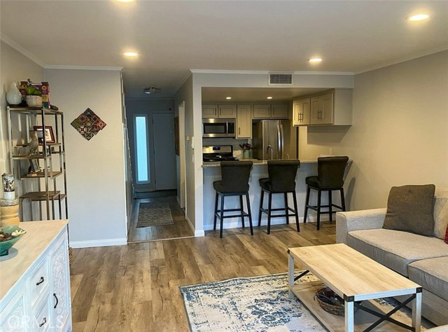 Detail Gallery Image 6 of 18 For 315 W Alameda Ave #6,  Burbank,  CA 91506 - 2 Beds | 1/1 Baths