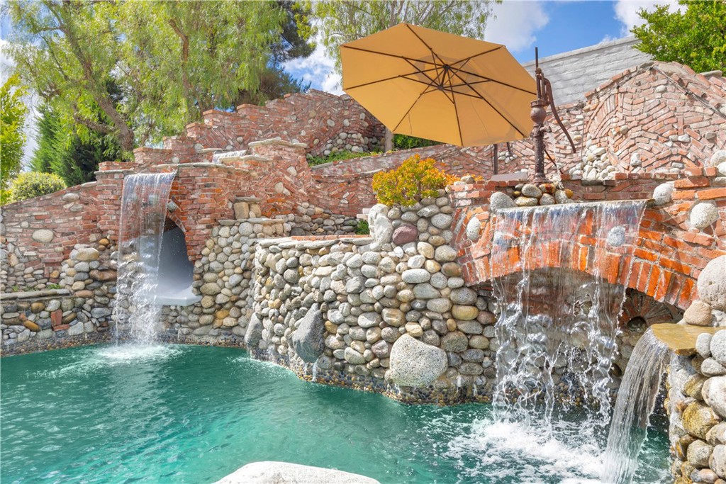 D0efd0bc F703 401a 8938 2f0c46a19443