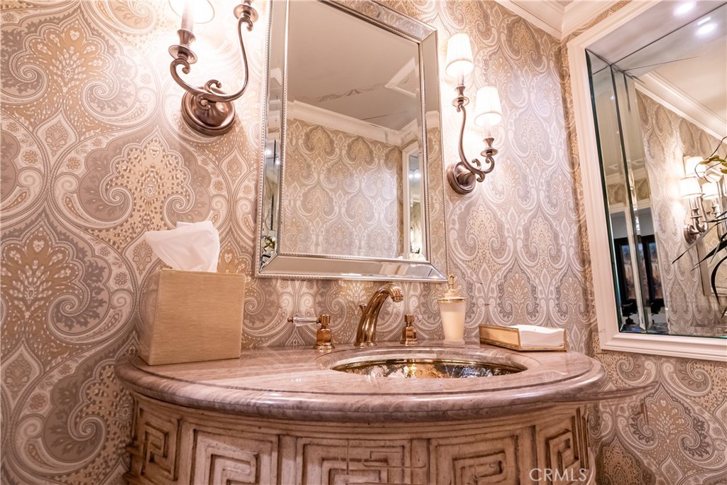 https://media.crmls.org/medias/d0f01af3-4885-4fcb-952c-65362eb5ac34.jpg?preset=X-Large