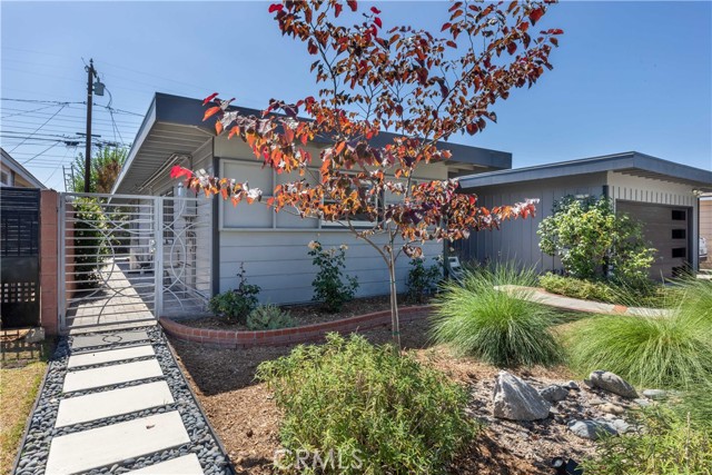 2054 Pattiz Avenue, Long Beach CA: https://media.crmls.org/medias/d0f0ab91-32a9-404d-b432-9514a93ad0ee.jpg