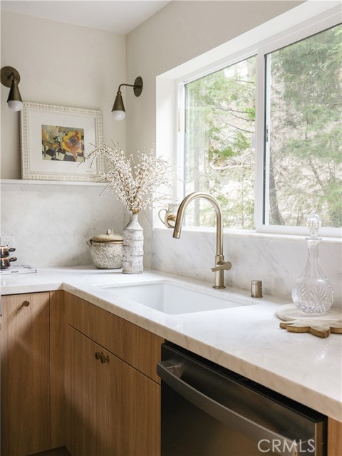 27824 Fern Dell Road, Lake Arrowhead CA: https://media.crmls.org/medias/d0f0eaab-1286-4f62-b409-6f592dc681fd.jpg