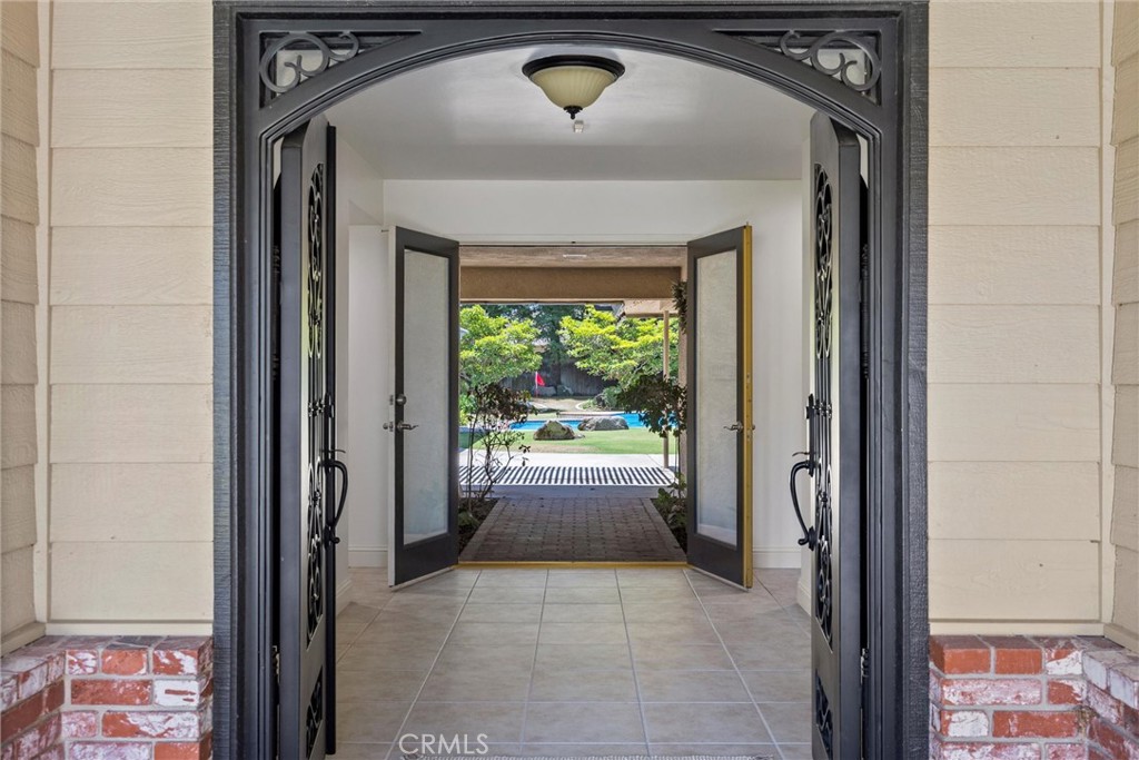 https://media.crmls.org/medias/d0f10cb1-41dc-4536-b4a3-b53289038a88.jpg?preset=X-Large