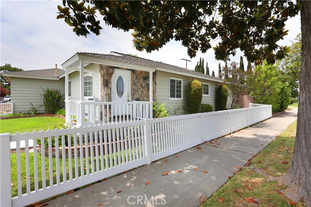 1241 E Mayfair Avenue, Orange CA: https://media.crmls.org/medias/d0f21f77-5a20-4b99-9bbe-bda8503254b3.jpg