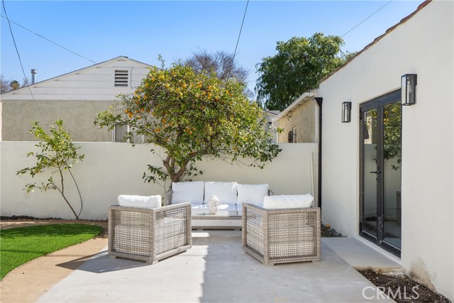 3924 Dublin Avenue, Los Angeles CA: https://media.crmls.org/medias/d0f2300f-49ac-428c-afdd-bb597c99bf46.jpg