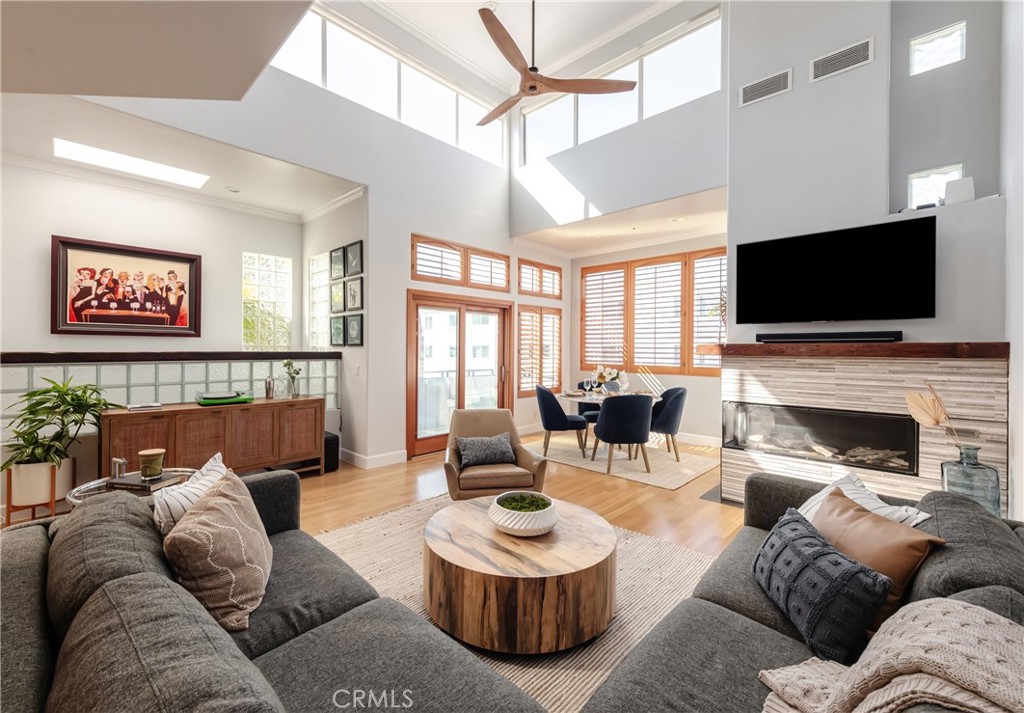 716 Manhattan Beach Blvd