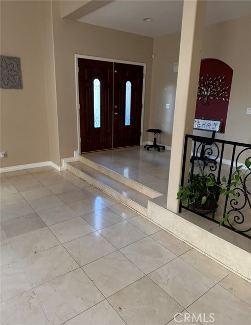 Detail Gallery Image 2 of 14 For 10007 White Oak, Northridge,  CA 91325 - 5 Beds | 5 Baths