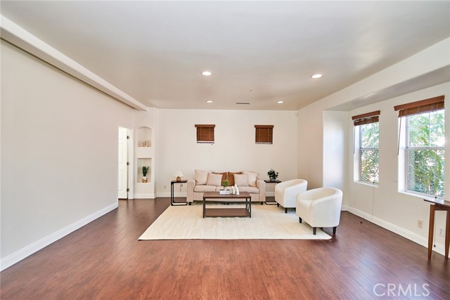 717 Arcadia Avenue, Arcadia CA: https://media.crmls.org/medias/d0f369a7-edcf-4f1e-bd3e-417c43082916.jpg