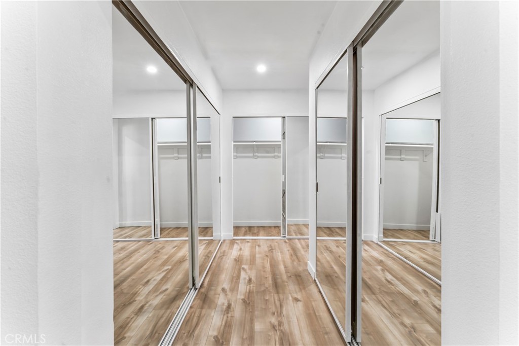 https://media.crmls.org/medias/d0f3f6d1-4453-486e-bed4-5a68278f33f2.jpg?preset=X-Large