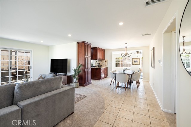 Detail Gallery Image 3 of 21 For 2206 Stinson St, Simi Valley,  CA 93065 - 3 Beds | 2 Baths