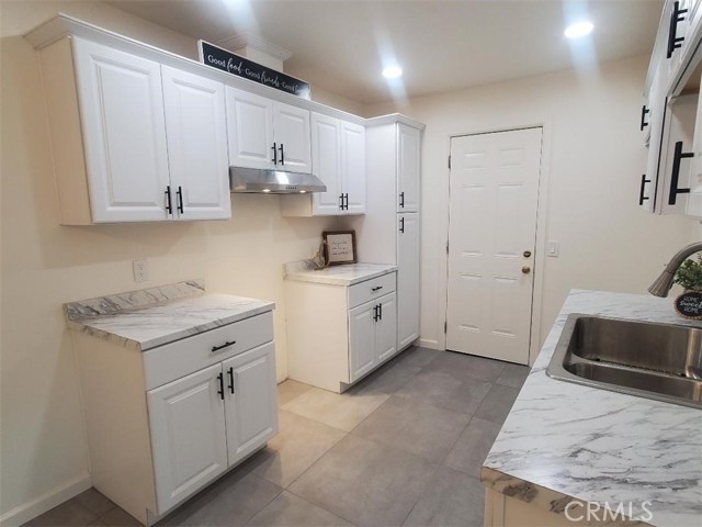 2431 12th Street, Riverside CA: https://media.crmls.org/medias/d0f4ded0-adf3-46e9-8936-62daca7520e4.jpg