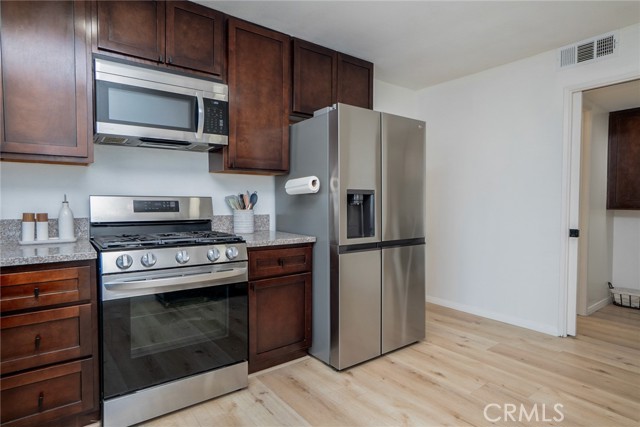 Detail Gallery Image 9 of 34 For 8025 70th St, Paramount,  CA 90723 - 3 Beds | 2/1 Baths
