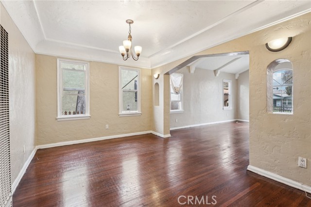 124 W 110th Street, Los Angeles CA: https://media.crmls.org/medias/d0f5dc86-0b7d-4447-b05e-5b6d5bbbbb4d.jpg