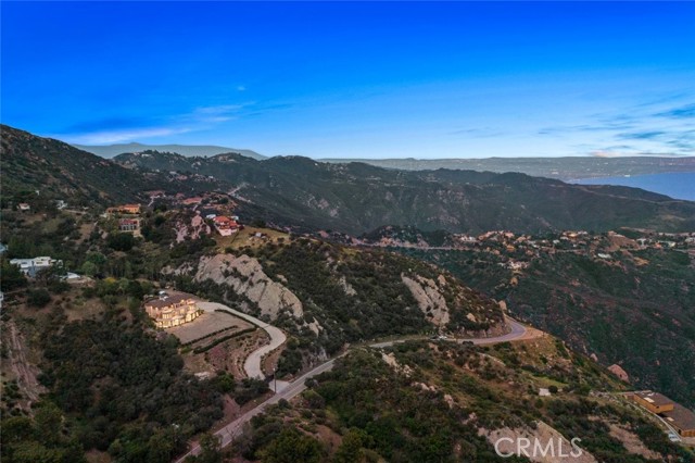 24517 Piuma Road, Malibu CA: https://media.crmls.org/medias/d0f61ab3-0bfa-4fa5-b95d-2946eac3c680.jpg