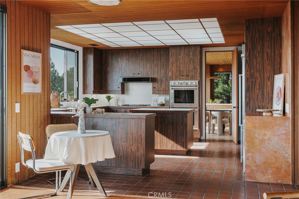 https://media.crmls.org/medias/d0f6e875-d0b6-4880-8a4e-3d42153e9a0a.jpg?preset=X-Large
