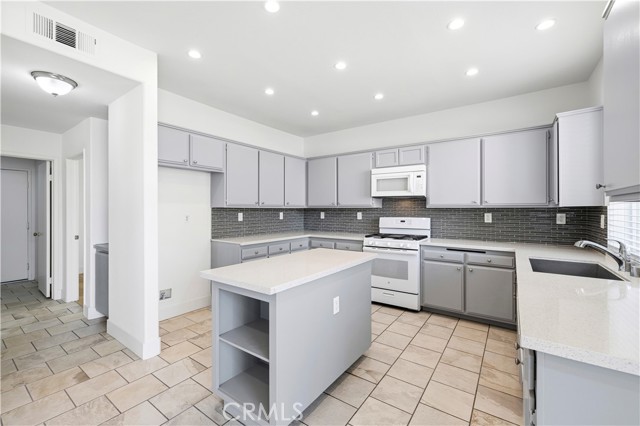 Detail Gallery Image 7 of 60 For 5319 Essex, Palmdale,  CA 93552 - 4 Beds | 3 Baths