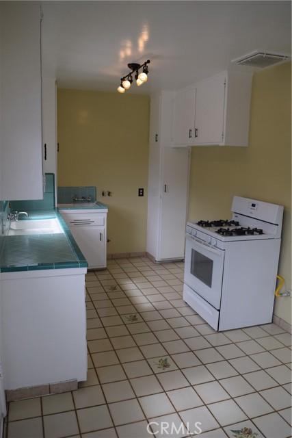 Detail Gallery Image 13 of 41 For 960 W 24th St, San Pedro,  CA 90731 - 1 Beds | 1 Baths