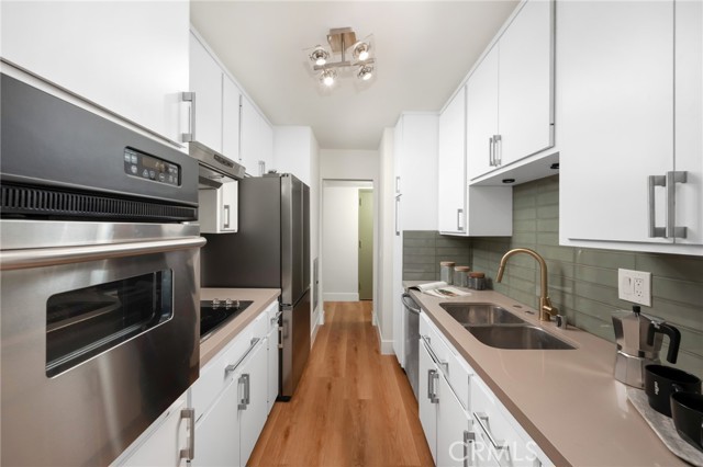 Detail Gallery Image 7 of 35 For 1010 Palm Ave #207,  West Hollywood,  CA 90069 - 2 Beds | 2 Baths