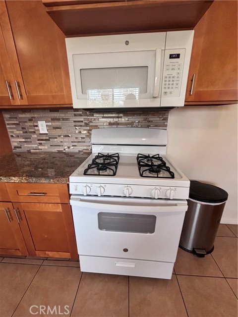 Detail Gallery Image 6 of 30 For 400 N Virginia Ave, Azusa,  CA 91702 - 2 Beds | 1 Baths