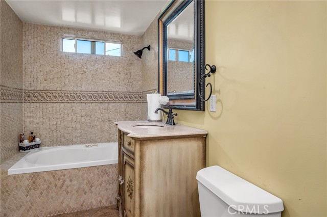 Detail Gallery Image 17 of 34 For 22015 Independencia St, Woodland Hills,  CA 91364 - 3 Beds | 2 Baths