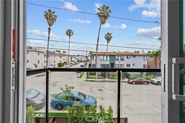 201 S Westlake Ave, Los Angeles CA: https://media.crmls.org/medias/d0fbbde5-7ba5-4b67-ada9-71bcbf9bae8c.jpg