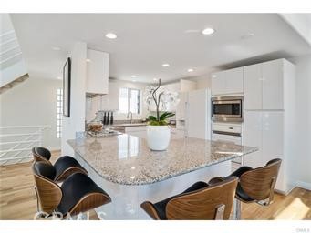 Detail Gallery Image 5 of 22 For 1344 Manhattan Ave, Hermosa Beach,  CA 90254 - 2 Beds | 2/1 Baths