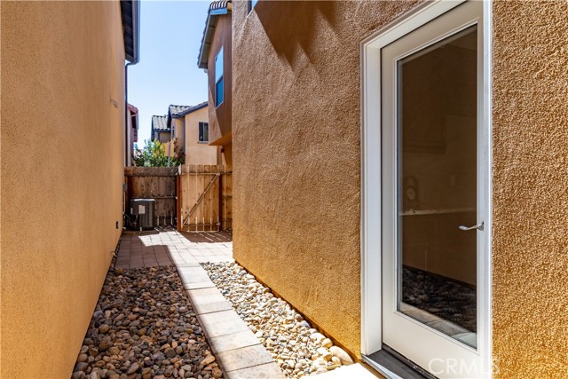 1174 Velarde Circle, San Miguel CA: https://media.crmls.org/medias/d0fdfd6f-1167-4ee3-8589-1dd17795385d.jpg