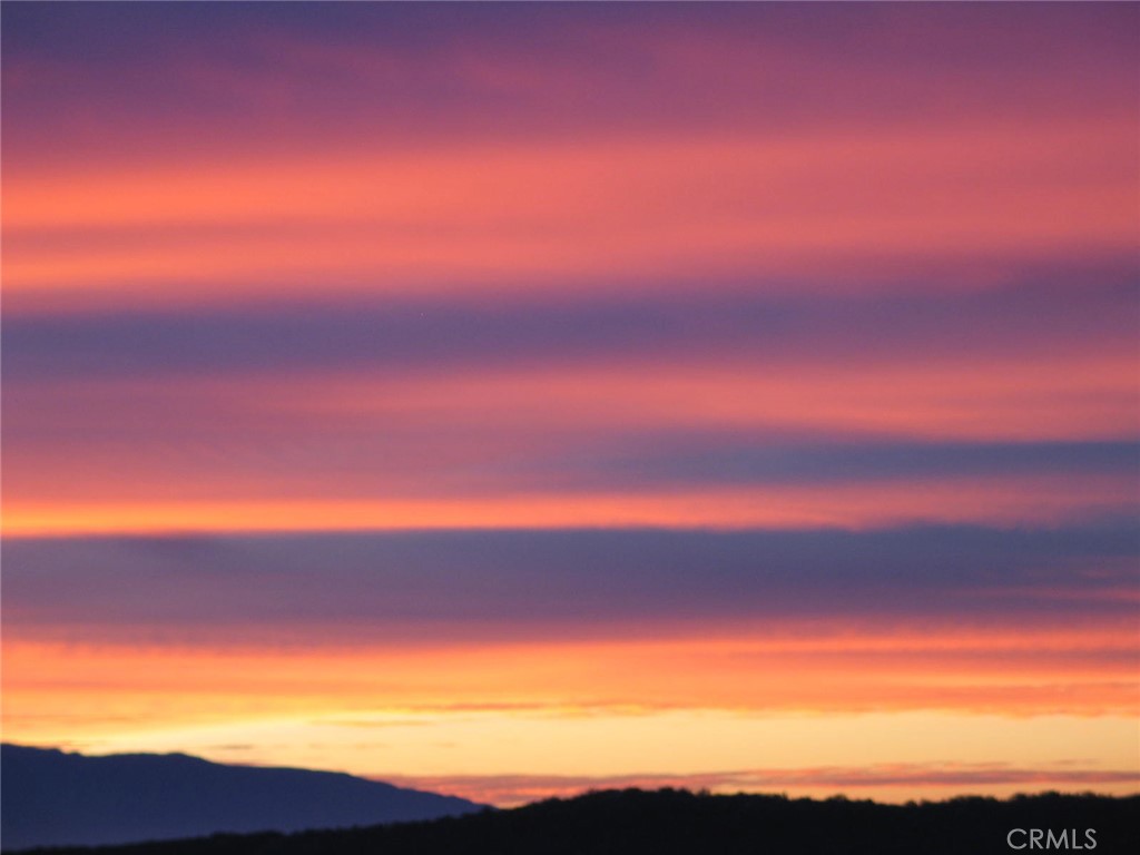 https://media.crmls.org/medias/d0feb0bd-51fa-42a3-b2e2-266b5af98239.jpg?preset=X-Large