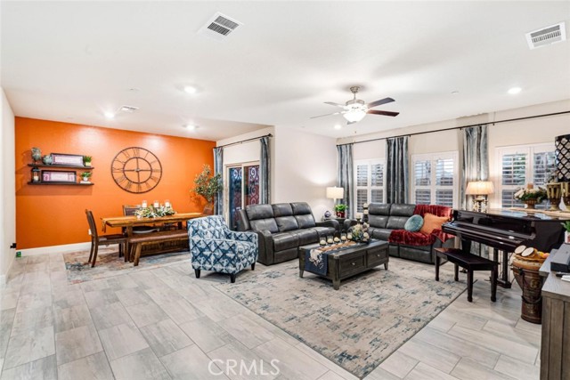 Detail Gallery Image 10 of 35 For 1553 N State, Fresno,  CA 93722 - 3 Beds | 2 Baths