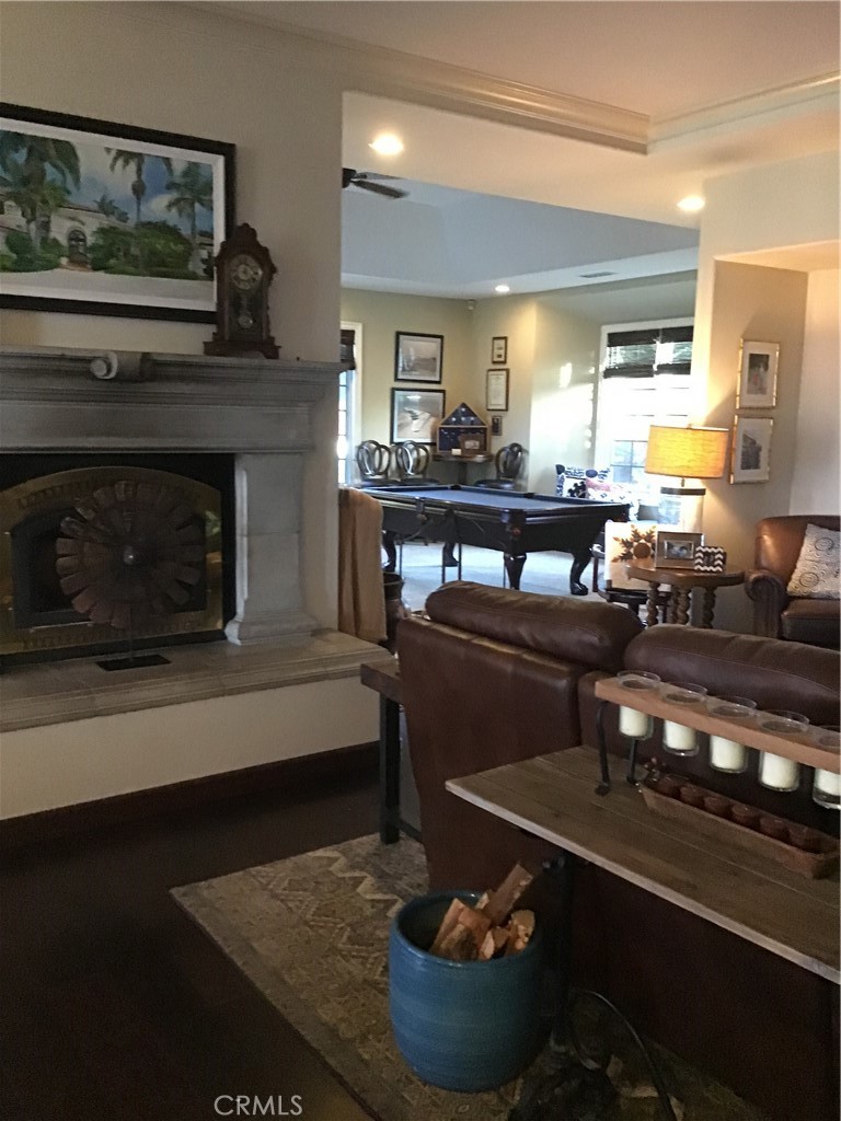 https://media.crmls.org/medias/d1007425-3e80-4149-bdcf-c82d5e36d3a0.jpg?preset=X-Large