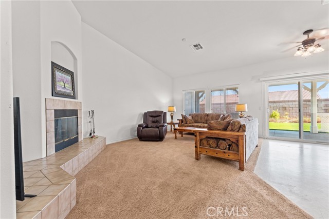 2041 Kalliope Avenue, Lancaster CA: https://media.crmls.org/medias/d100766f-d5d4-4d69-965b-760e0408f335.jpg