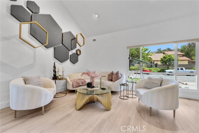 Detail Gallery Image 10 of 54 For 6875 E Swarthmore Dr, Anaheim Hills,  CA 92807 - 4 Beds | 3 Baths